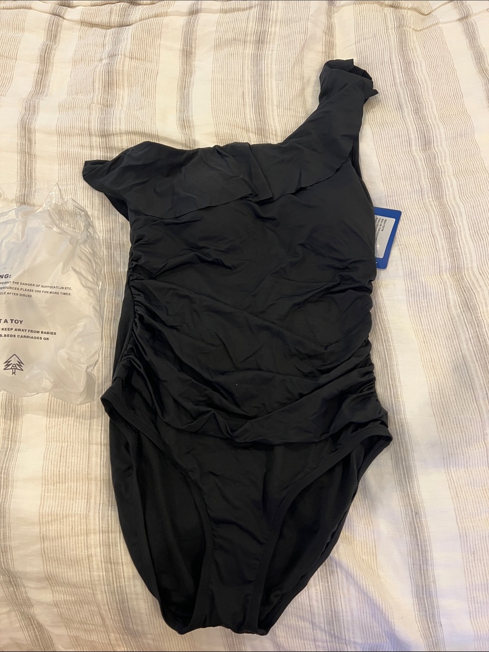 Black One-Shoulder One-Piece Swimsuit